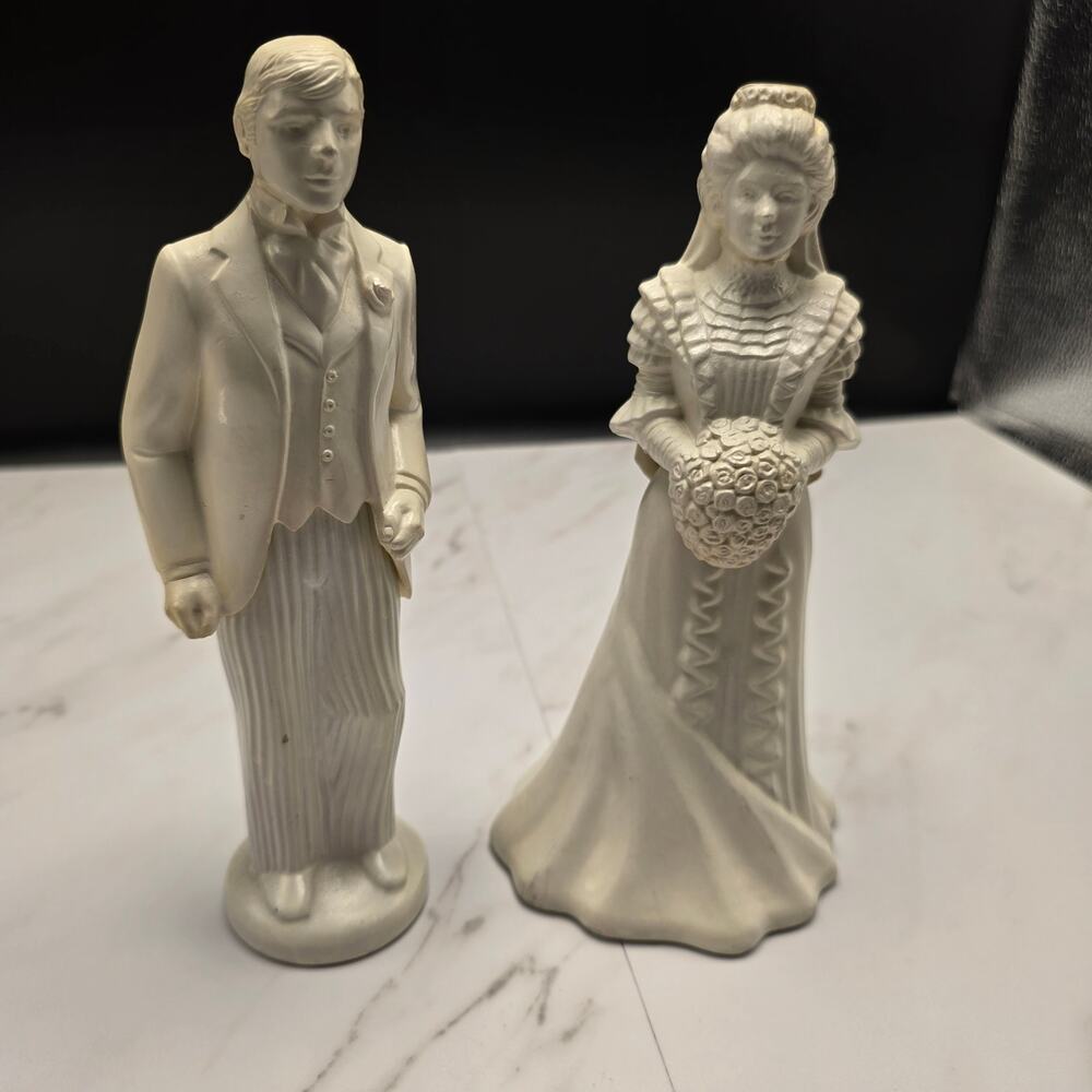 Vintage Avon Bride and Groom Purfume Bottles - Picture 2 of 7